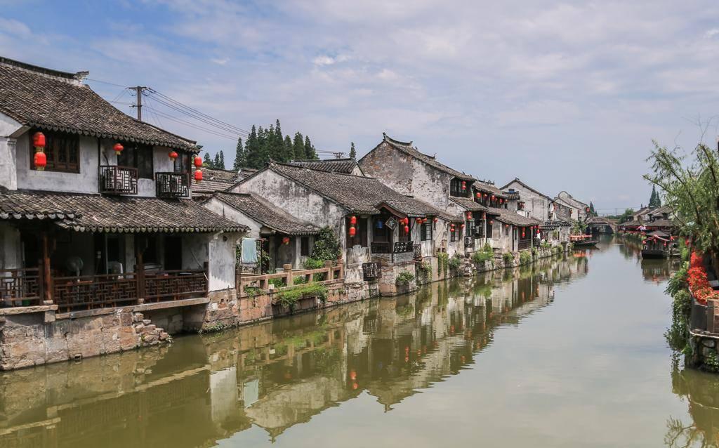 逃离昏暗的废弃城